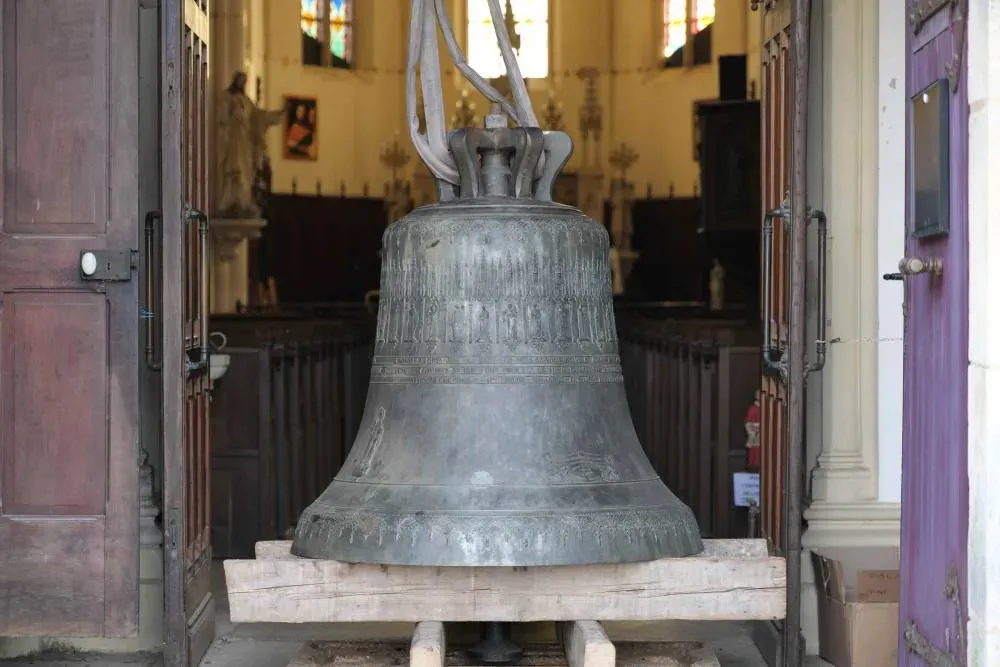 Repose des 3 cloches de l'église de Pannes et remplacement des moteurs